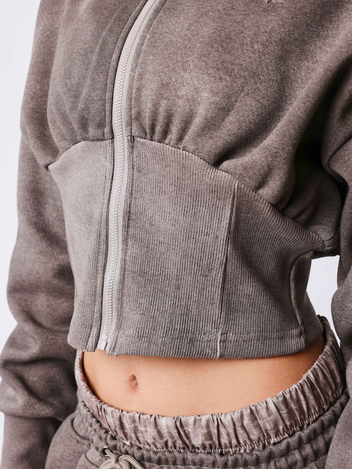 Sweat zippé courte à capuche Illusion