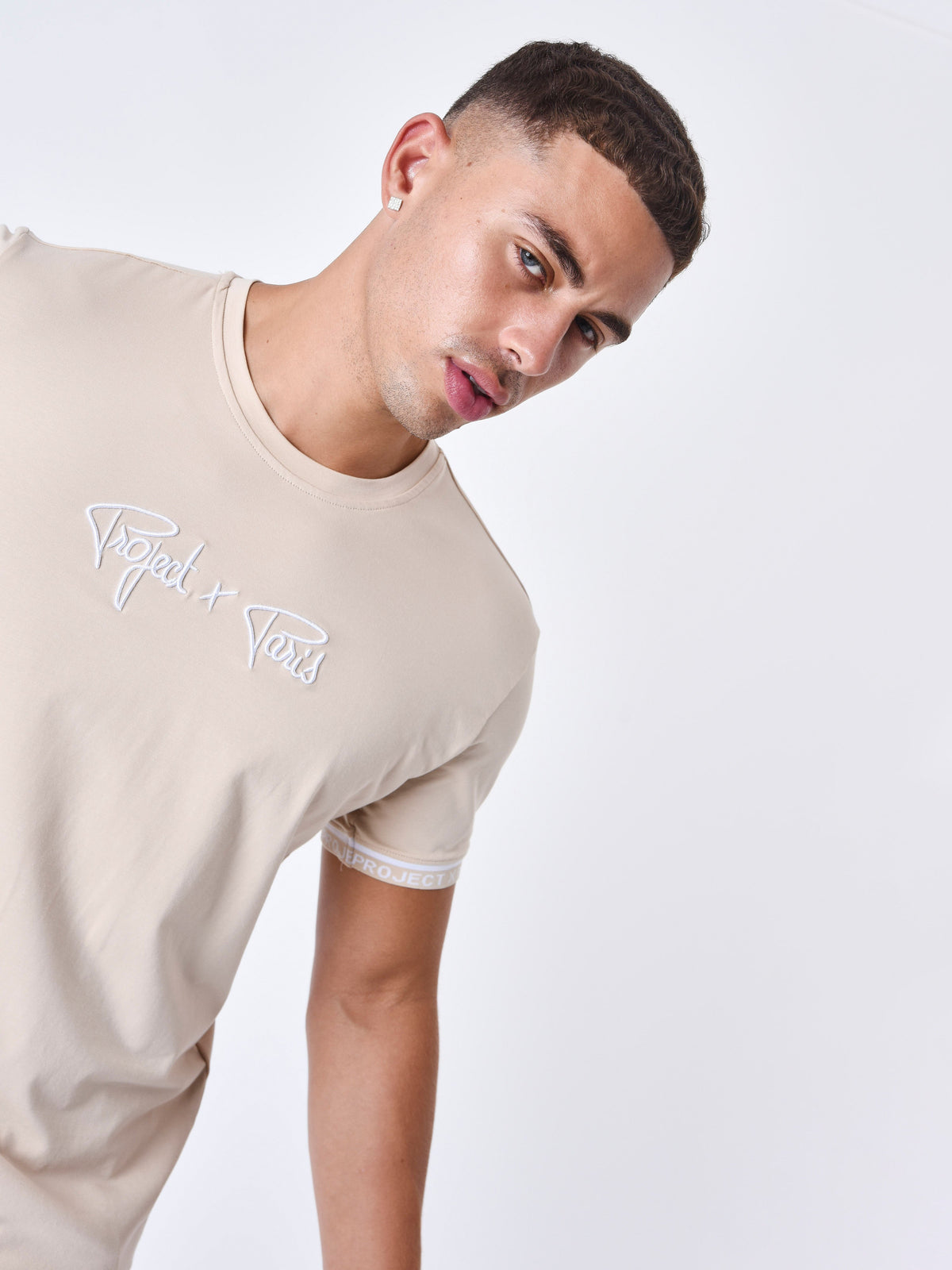 T-shirt logo brodé en relief