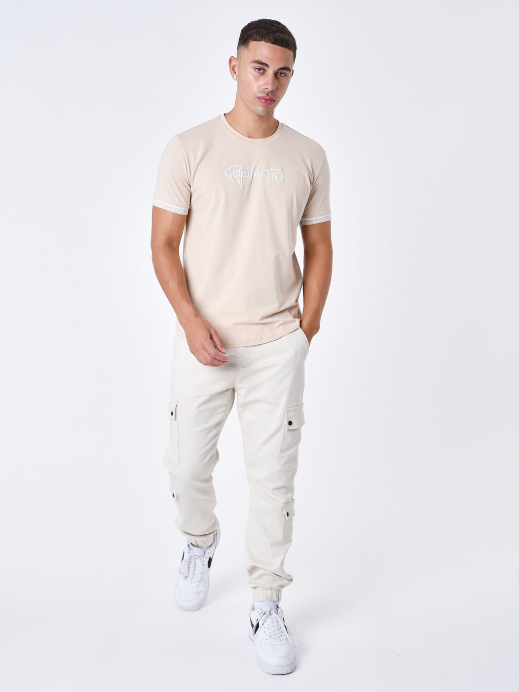 T-shirt logo brodé en relief