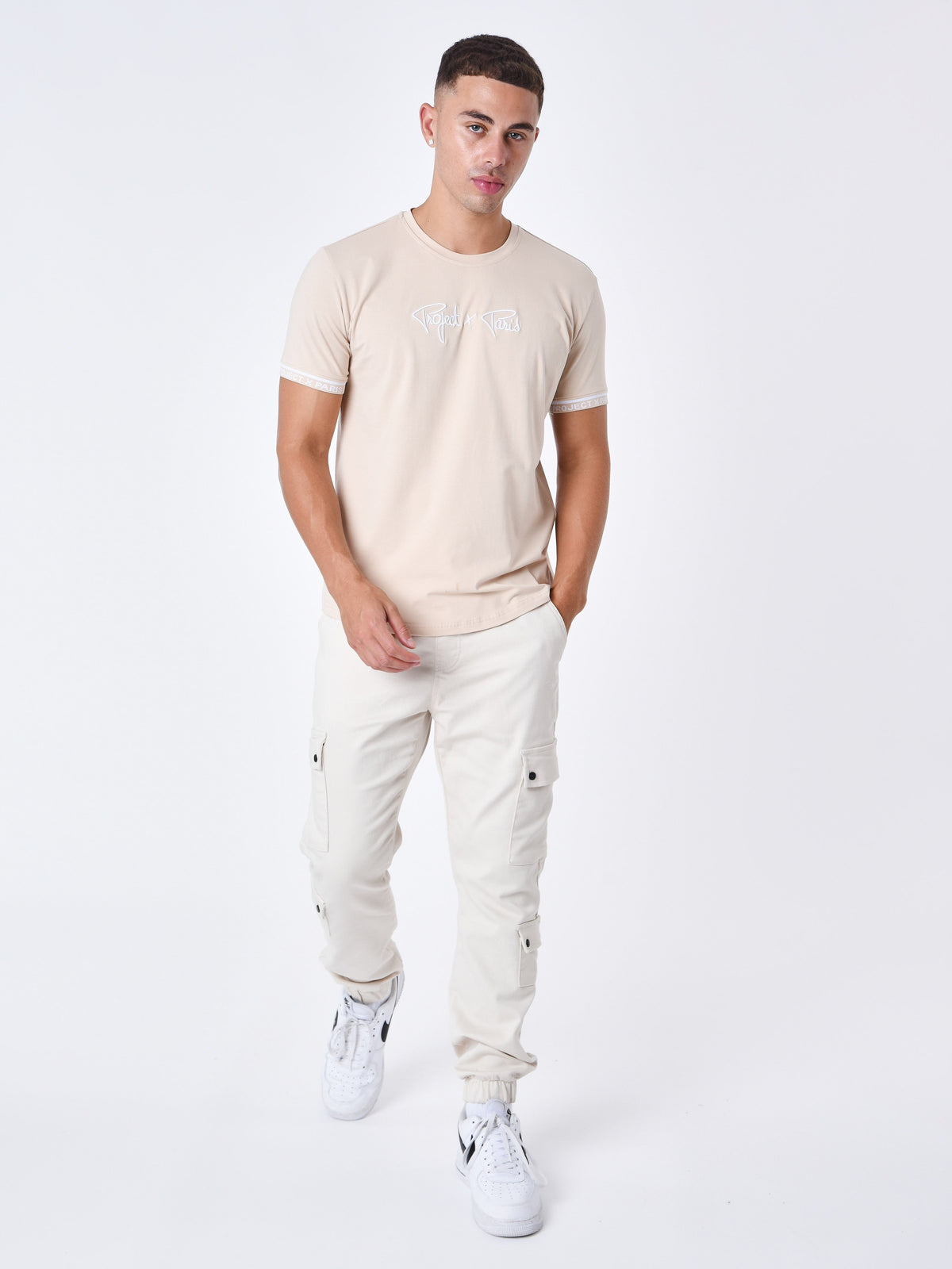 T-shirt logo brodé en relief