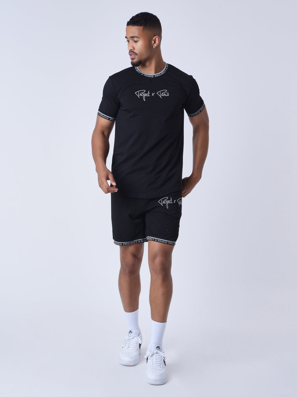 T-shirt logo brodé en relief