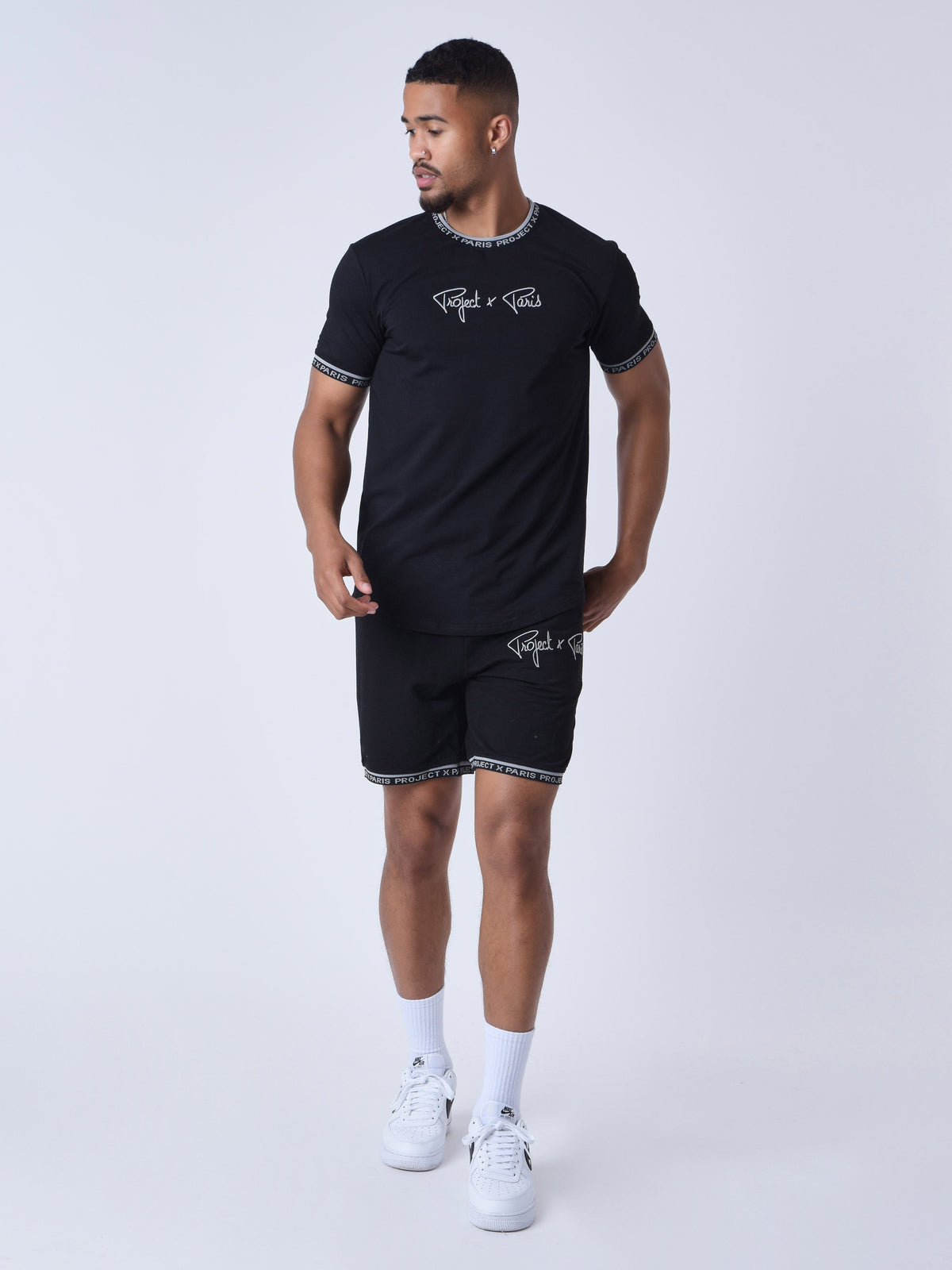 T-shirt logo brodé en relief
